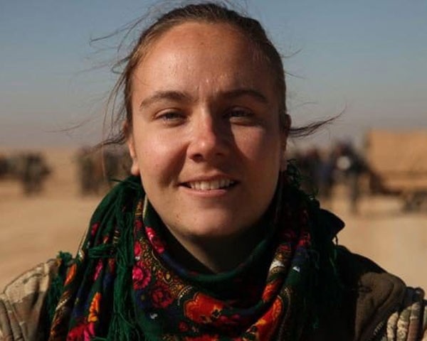 Kimberley Taylor luta há 11 meses contra o Estado Islâmico (Foto: Divulgação)