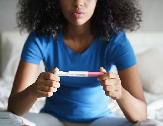 O teste deu negativo, mas a menstruação não desce. Estou grávida