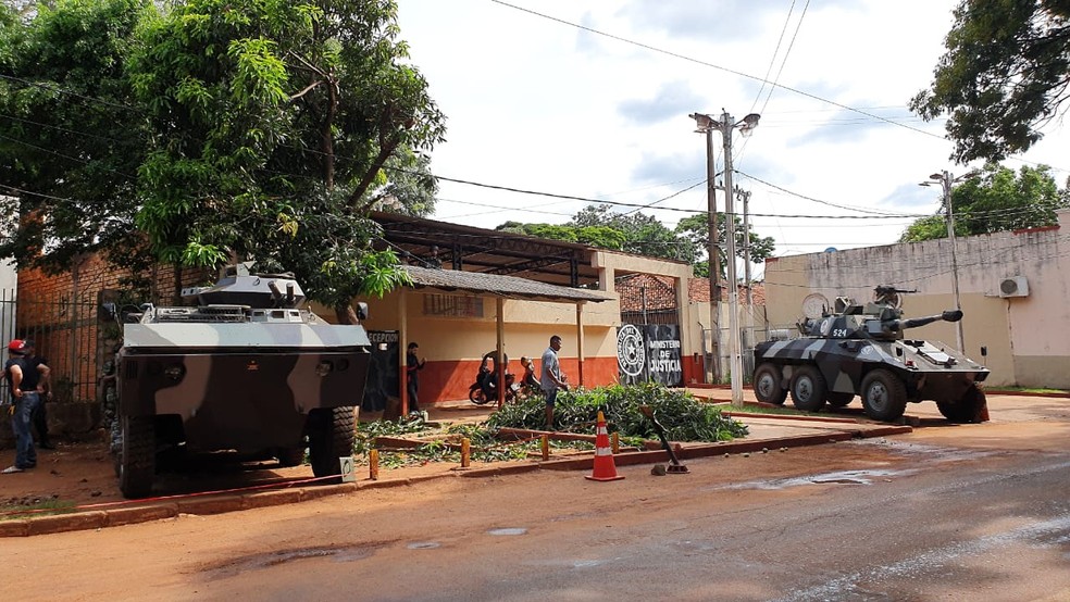 Exército do Paraguai esteve no presídio de Cidade do Leste na segunda-feira (20) — Foto: Cassiano Rolim/RPC