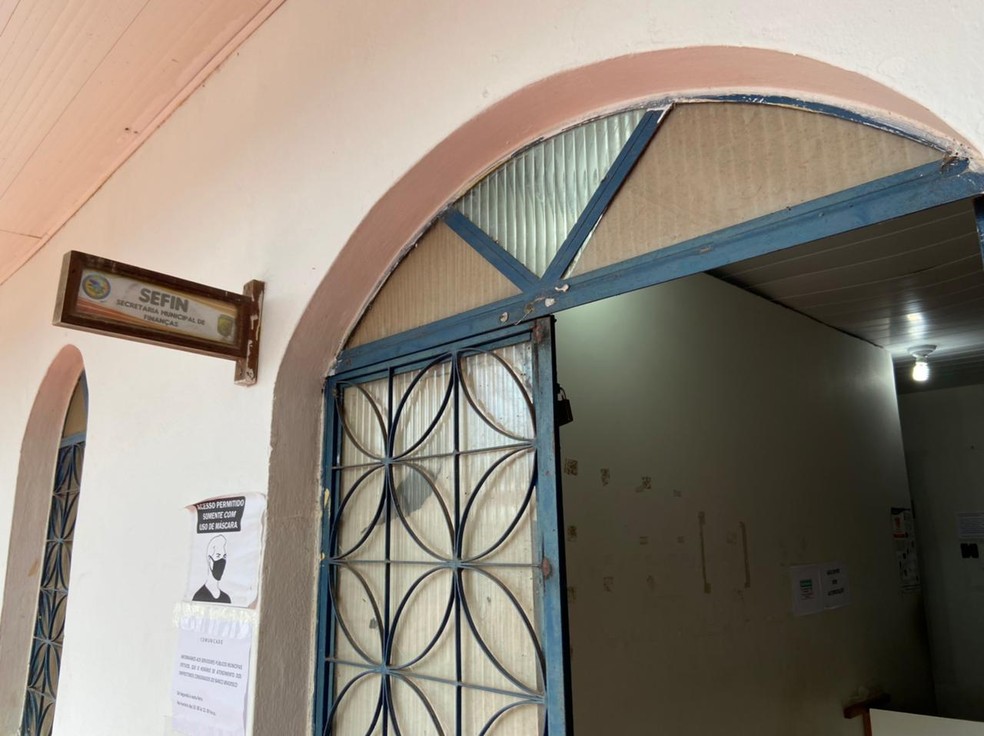 Policiais cumpriram mandados em São Gabriel e Manaus — Foto: PF