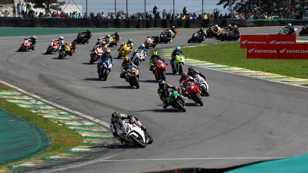 Escola de Pilotagem para motos e Track Day