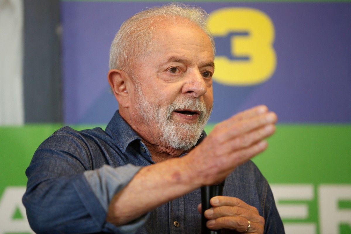 A estratégia defendida por conselheiros de Lula para se aproximar dos militares