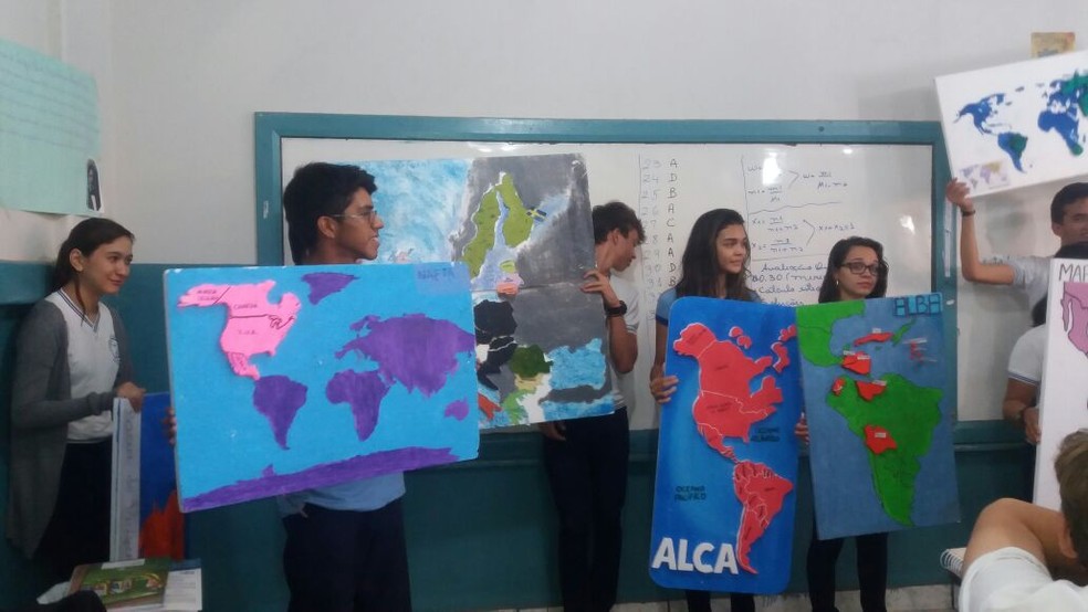 Alunos da Escola Diocesana São Francisco durante apresentação em sala de aula — Foto: Enia Hoyos/Arquivo Pessoal