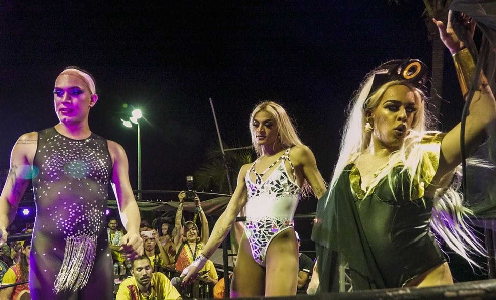 Aretuza Lovi, Pabllo Vitar e Gloria Groove no carnaval de Salvador de 2018 — Foto: Gustavo H / Divulgação