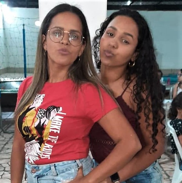 Suyenne com Suellen: mãe está desesperada em busca de notícias da filha — Foto: Reprodução/Redes sociais