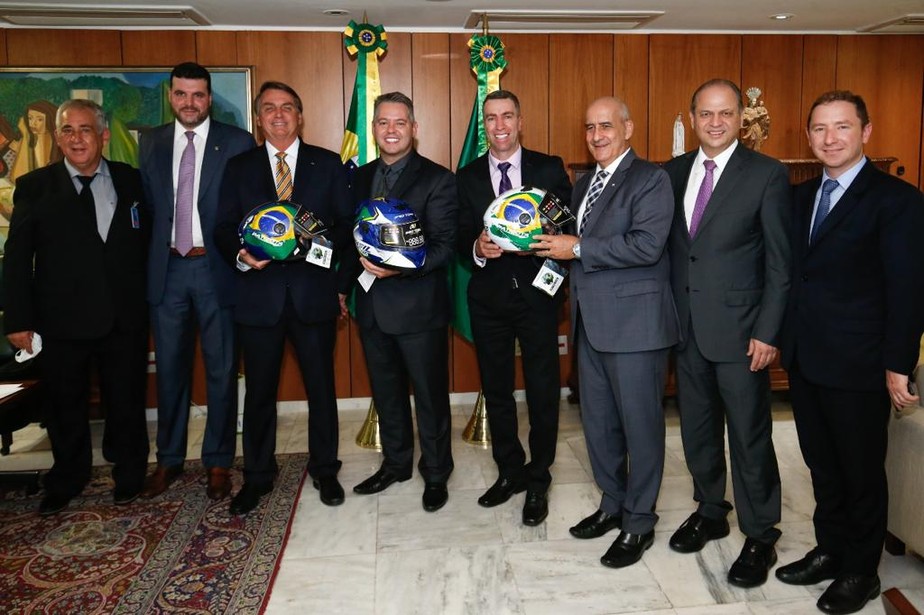 Marlon Bonilha aparece à direita de Jair Bolsonaro em encontro no Palácio do Planalto, em junho de 2021
