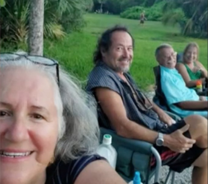 A selfie feita em um parque da Flórida com o possível flagrante de Brian Laundrie (Foto: Reprodução)