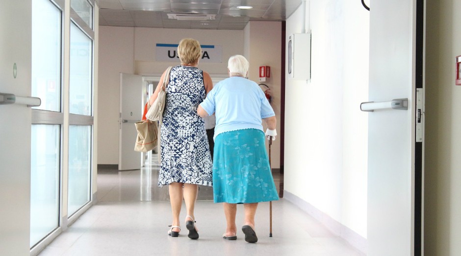 A pesquisa pretende detectar tendências que podem levar idosos saudáveis a quedas em um futuro próximo (Foto: Pixabay)