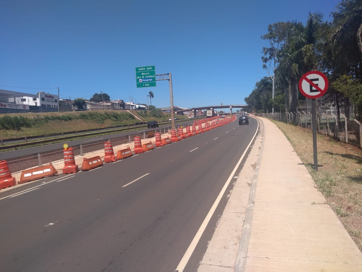 Alça de saída da via marginal para Rodovia Marechal Rondon é ...