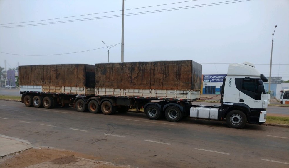 Motorista de caminhão foi preso ao se passar por vítima de um assalto para tentar desviar a carga de milho que ele transportava, em Jaciara (MT) — Foto: Polícia Civil de Mato Grosso