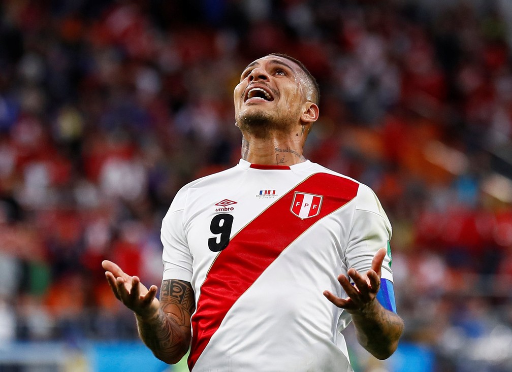 Guerrero desolado: o Peru estÃ¡ eliminado da Copa do Mundo da RÃºssia (Foto: Reuters)