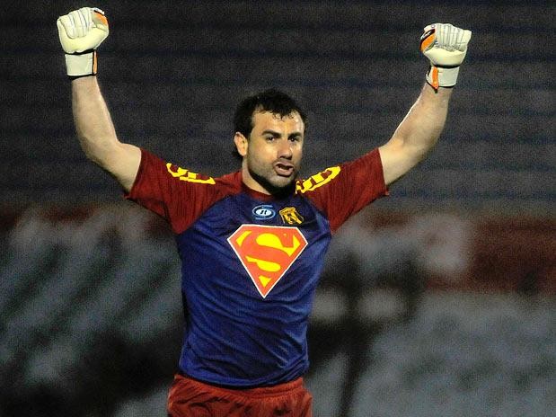 Pablo Aurrecochea com a camisa do Super-Man (Foto: Reprodução/Internet)