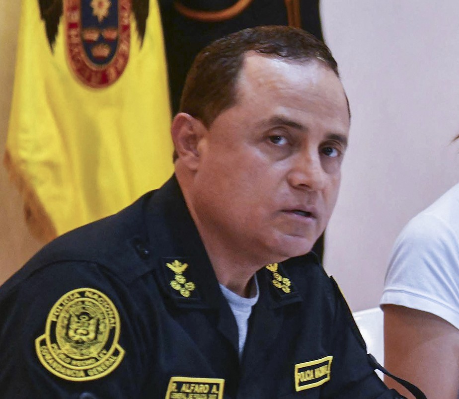 Raul Alfaro, ex-chefe da polícia peruana, durante reunião em Lima em março