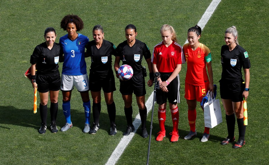 Trio de arbitragem brasileiro escalado para semifinal entre Inglaterra e Estados Unidos