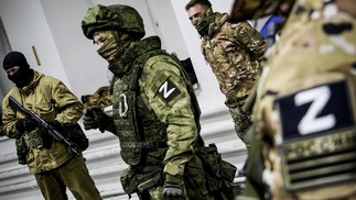 Voluntários têm treinamento militar em Rostóvia, Rússia — Foto: AFP