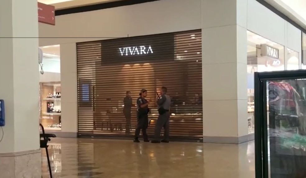 Loja da Vivara no Franca Shopping é fechada após assalto em Franca, SP (Foto: Stella Reis/EPTV)