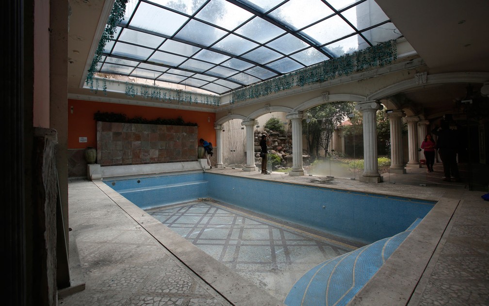 Piscina da mansão que pertencia ao empresário de origem chinesa Zhenli Ye Gon, na Cidade do México, em foto de 30 de julho — Foto: AP Photo/Ginnette Riquelme