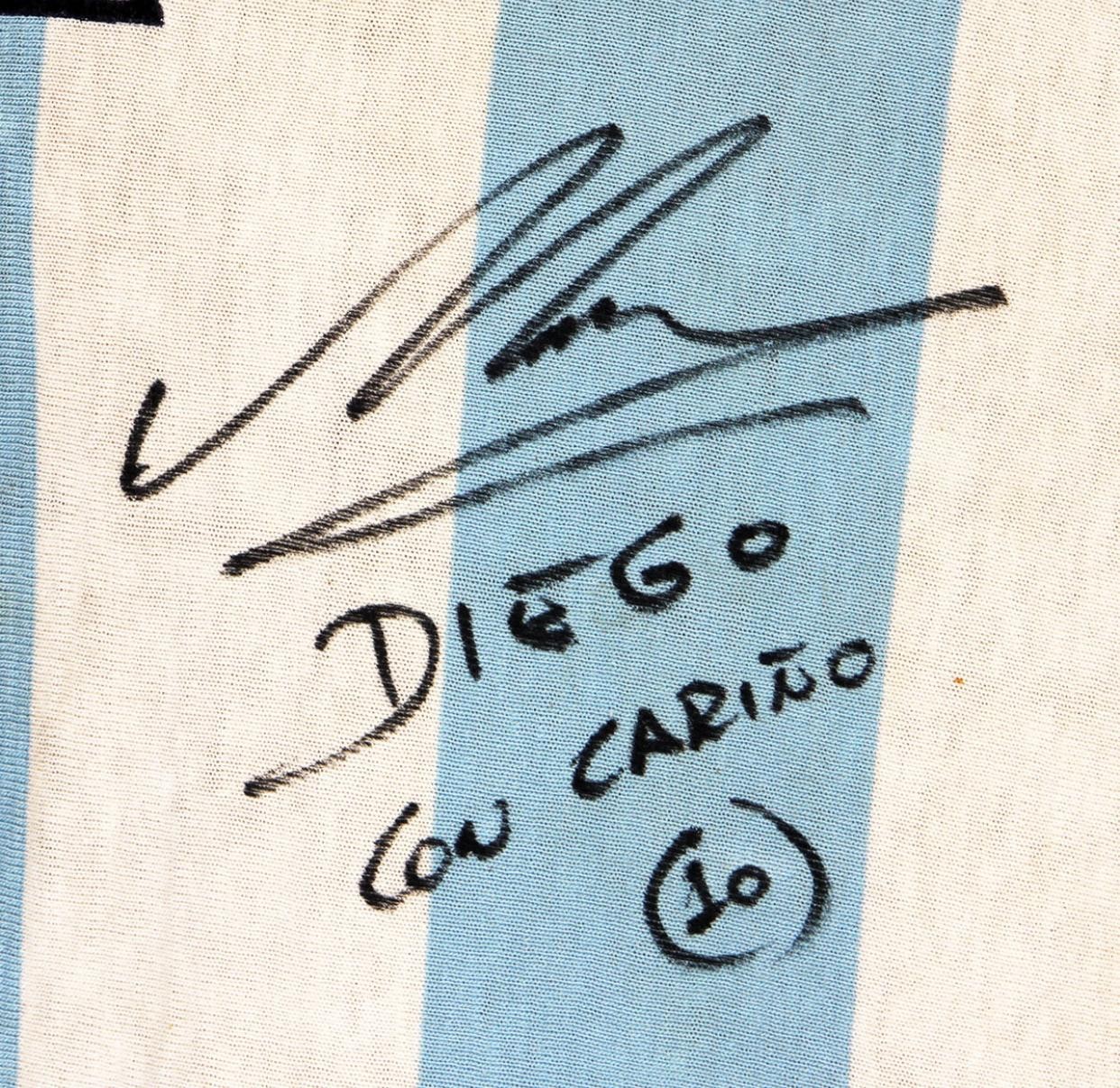 Camisa usada por Maradona em seu primeira copa do mundo (Foto: Reprodução/gottahaverocknroll.com)