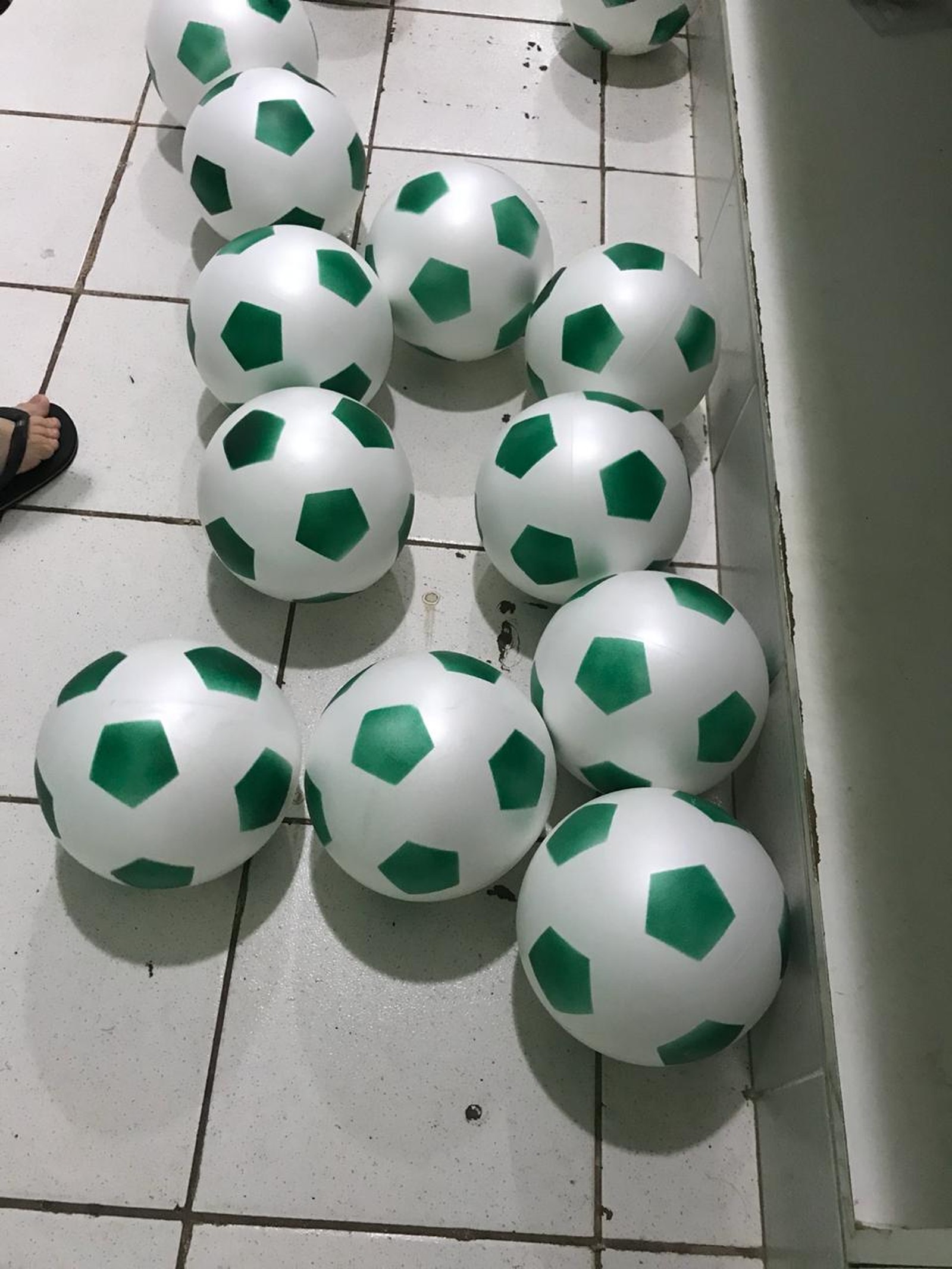 Bolas Verdes foi o presente para as crianças (Foto: José Serbino/ arquivo pessoal)