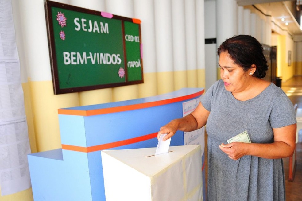 Pais, alunos, professores e funcionários participaram de votação sobre gestão compartilhada com PM nas escolas do DF — Foto: Lúcio Bernardo Jr / Agência Brasília