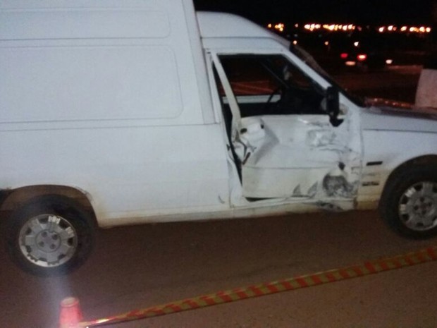 Motorista bateu em moto na entrada do bairro São José em Avaré (Foto: Divulgação/Polícia Militar)