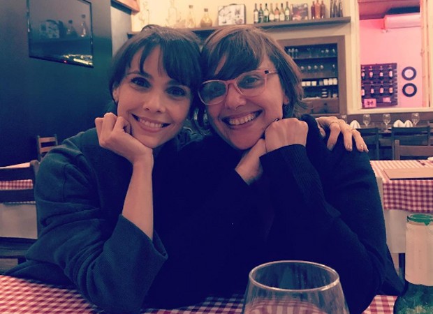 Débora Falabella e a irmã Júnia Falabella (Foto: Reprodução/Instagram)