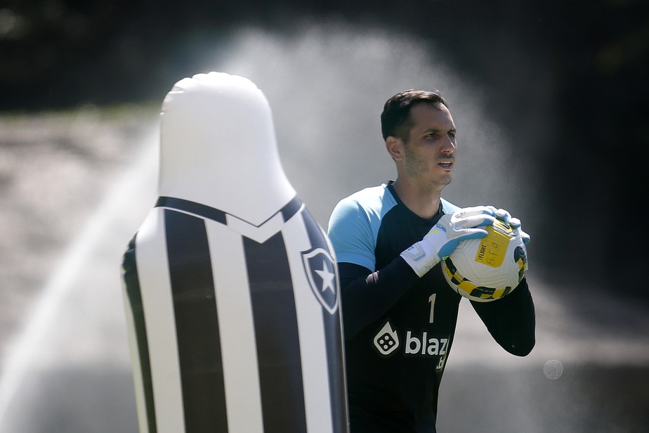 Gatito Fernández em treino do Botafogo