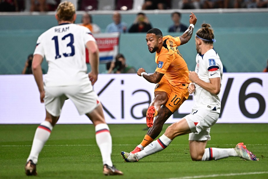 Memphis fez o gol que abriu o placar para a Holanda contra os Estados Unidos
