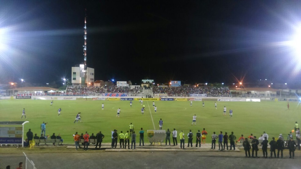  Fortaleza e Iguatu empataram em 1 a 1 pela primeira semifinal da Taça Fares Lopes  (Foto: Ednardo/TV Verdes Mares )