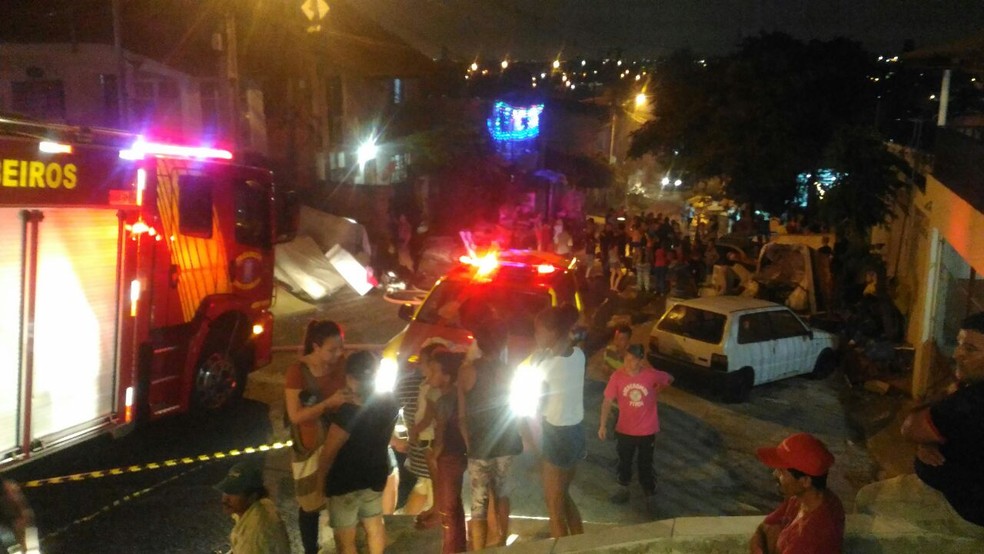 Famílias atingidas foram levadas para as casas de amigos e parentes (Foto: Divulgação/Prefeitura de Curitiba)