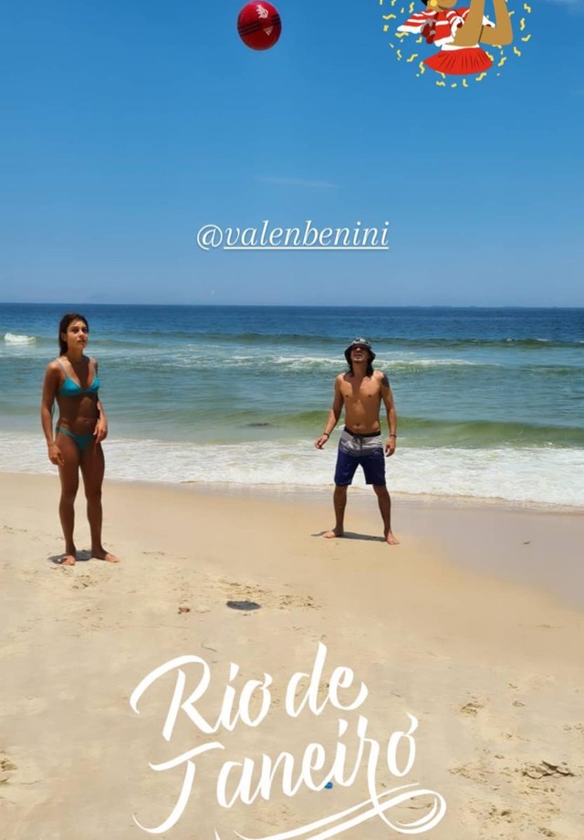 André Gonçalves posta Valentina Benini e Guy Faro se divertindo em dia de praia (Foto: Reprodução/Instagram)