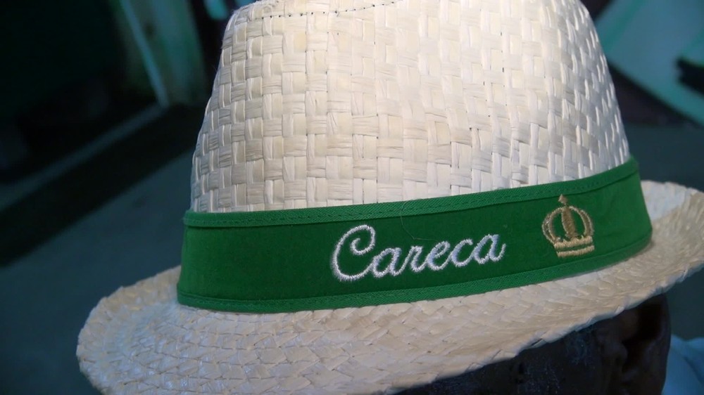 Detalhe personalizado do chapéu de Careca, do Império Serrano
