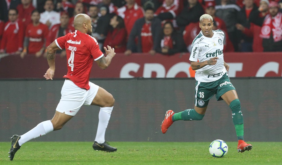 Deyverson foi substituído por Carlos Eduardo na etapa final — Foto: Cesar Greco/Ag. Palmeiras