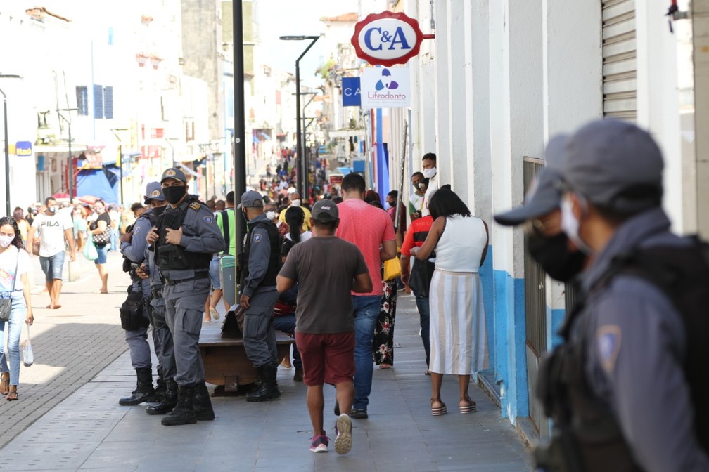 Equipes da Polícia Militar estavam na Rua Grande nesta segunda-feira (25) — Foto: Adriano Soares/Grupo Mirante
