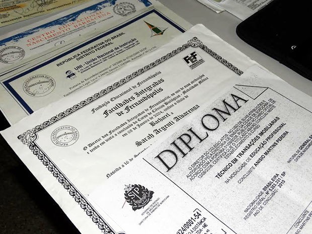 Resultado de imagem para PolÃ­cia Civil investiga esquema de diplomas falsos em escolas no MaranhÃ£o