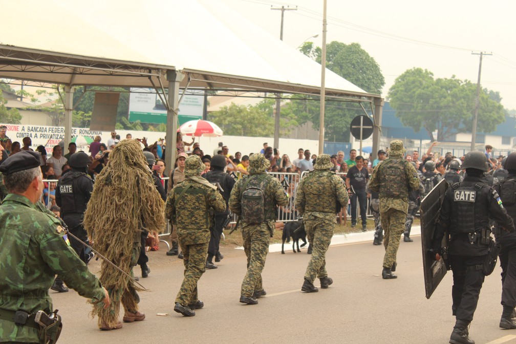 GATE participa de desfile militar em Porto Velho. (Foto: Pedro Bentes/G1)