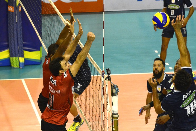 Sesi-SP tenta impedir que Cruzeiro avance à final da Superliga masculina