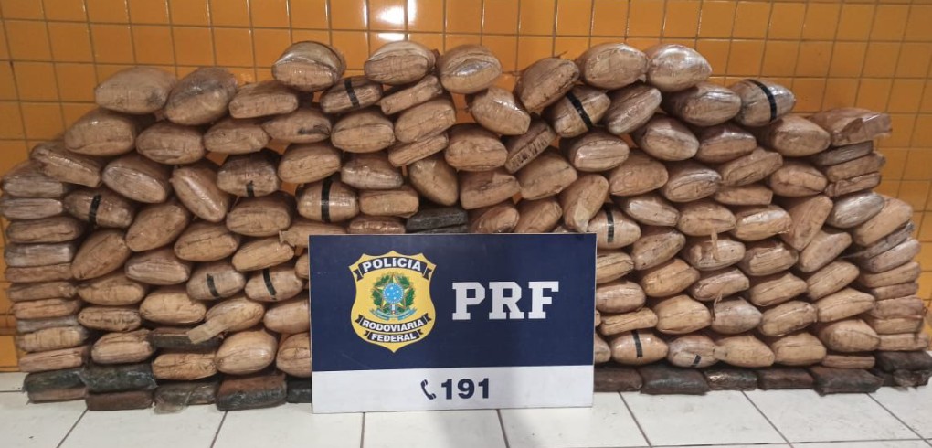 PRF faz a maior apreensão de 'super maconha' dos últimos cinco anos no Ceará