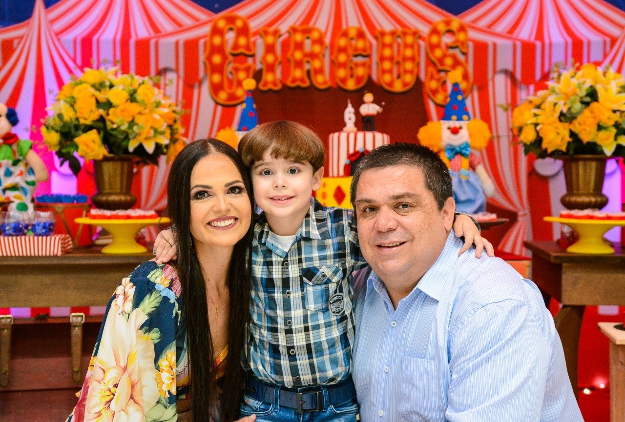 Nicolas Librais e os pais Fernanda e Carlos (Foto: Arquivo pessoal)