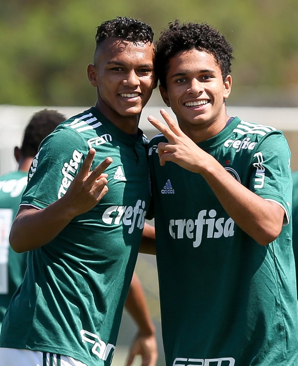 Gabriel Veron e Gabriel Silva na base do Palmeiras — Foto: Fábio Menotti/Palmeiras
