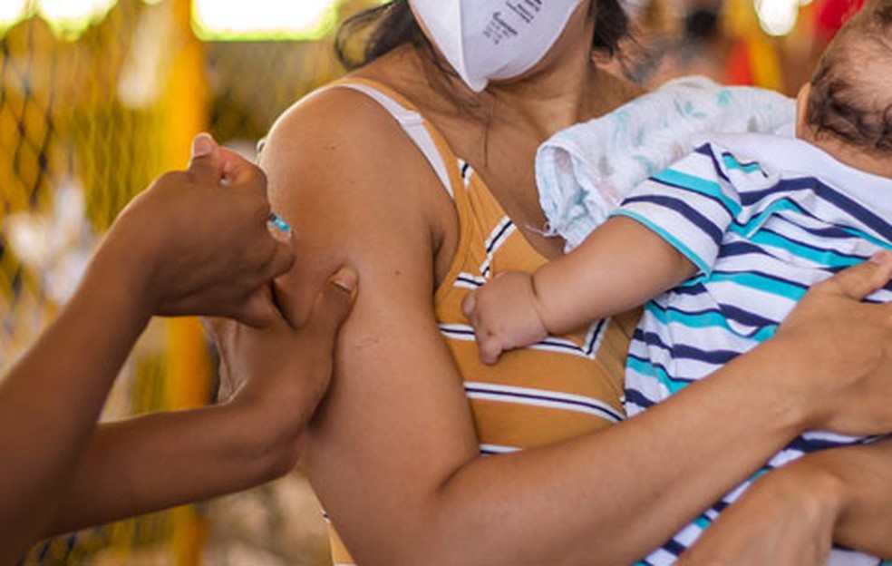 Cuiabá vacina lactantes maiores de 18 anos contra a Covid-19 — Foto: Divulgação
