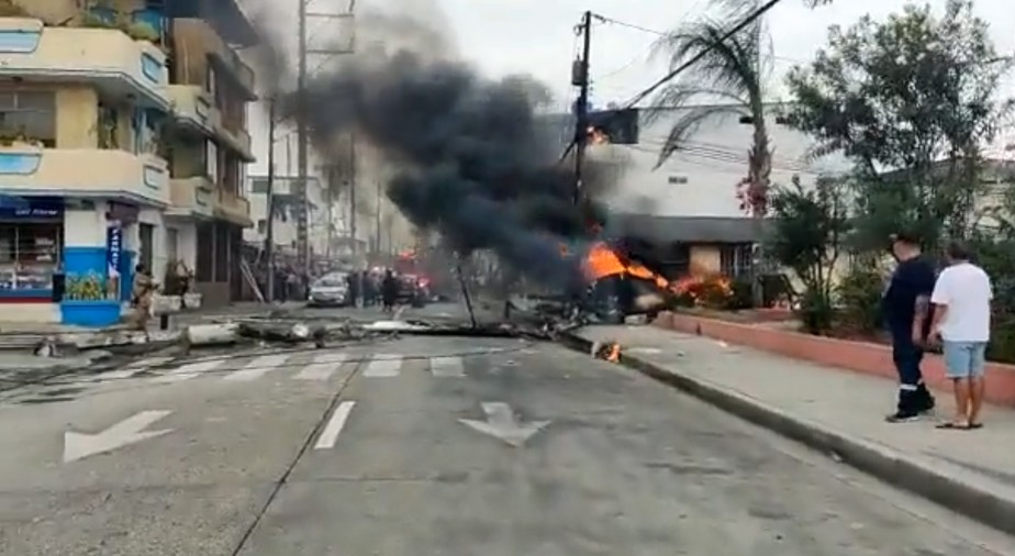 Avião cai em parque no Equador e deixa dois mortos e piloto gravemente ferido