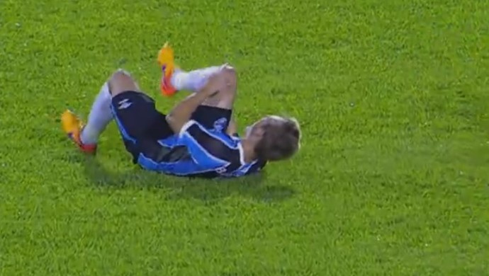 Moisés rompe o ligamento do joelho e fica fora por 6 meses no Grêmio
