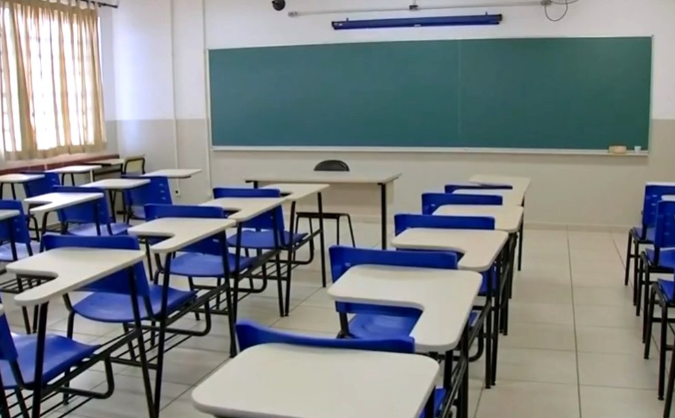 Sindicato propõe retorno gradual por série para reduzir número de alunos nas salas de aula.  — Foto: TV TEM/Reprodução