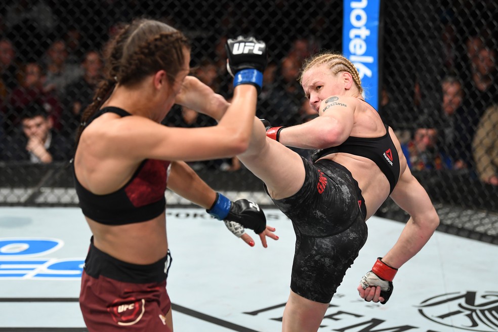 Valentina desfere um chute alto na polonesa â?? Foto: Getty Images