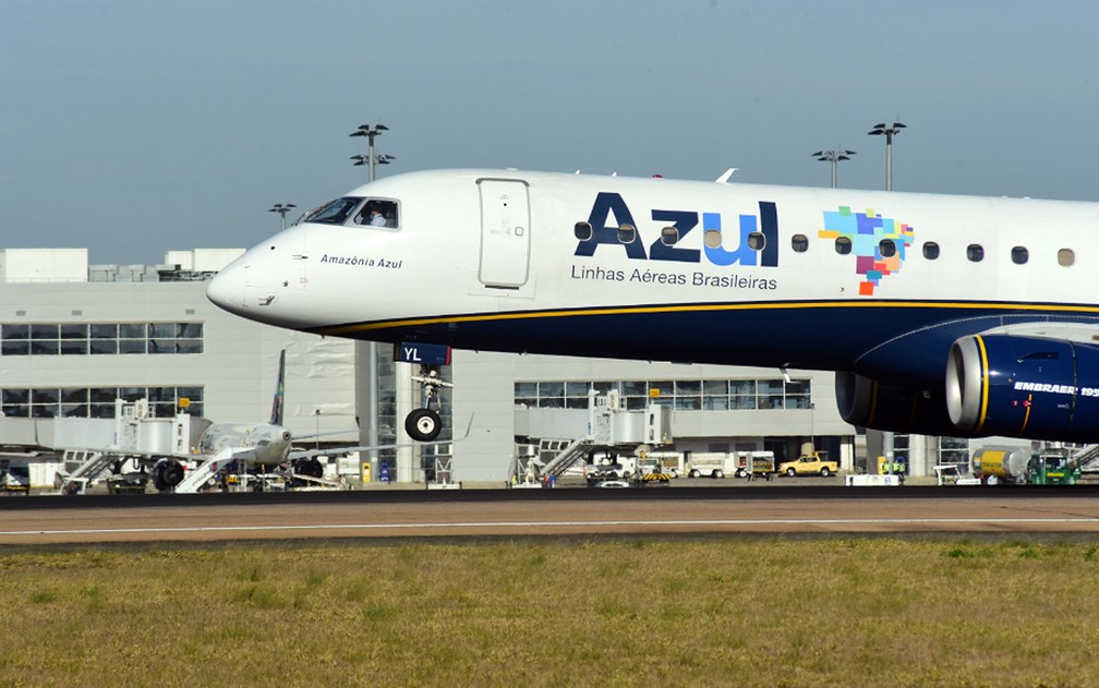 Aeronave da Azul pousa na pista do Aeroporto Internacional de Viracopos — Foto: Luciano Calafiori/G1