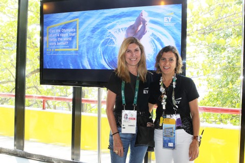 Diretora de Marketing e Comunicação da EY, Marly Parra recebe Denise Figueiredo, Gerente de Marketing da EY no Rio de Janeiro 