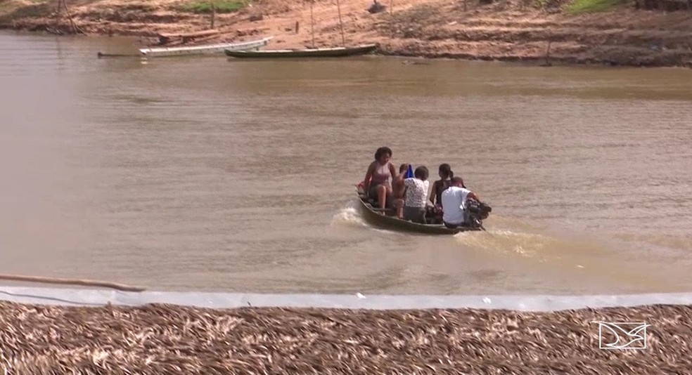 No rio Pindaré é comum encontrar pessoas navegando sem equipamento de segurança (Foto: Reprodução/TV Mirante)