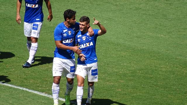 Arrascaeta marca segundo gol do Cruzeiro em cima do Sport