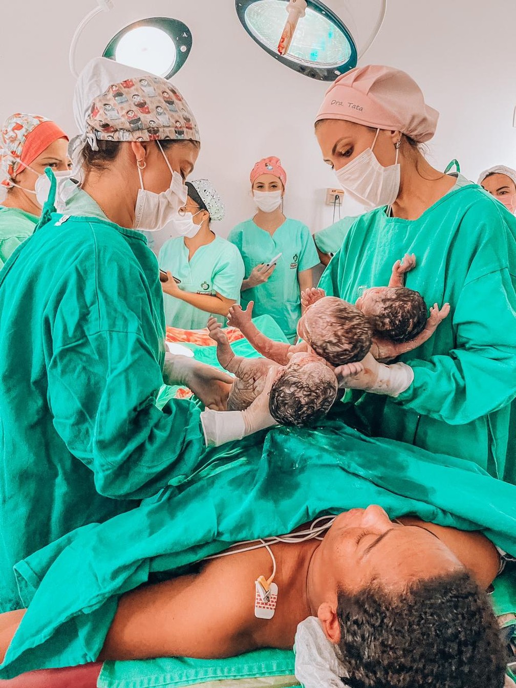 Mãe e recém-nascidos se recuperam no Hospital Marieta Konder Bornhausen — Foto: Hospital Marieta Konder Bornhausen/ Divulgação